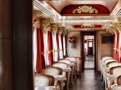 RIDE ECUADOR BY TRAIN, RAIL, RAILROAD & RAILWAY: Dining room in the Crucero Train.