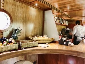 ECUADOR TRAIN SYSTEM: Luxury bar at the Crucero Train. 