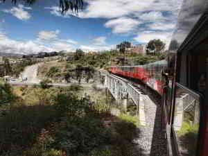 RIDE ECUADOR BY TRAIN, RAIL, RAILROAD & RAILWAY: Crucero Train crossing a bridge. 