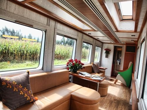 RIDE ECUADOR BY TRAIN, RAIL, RAILROAD & RAILWAY: Relaxation at the lounge wagon of the Crucero train.
