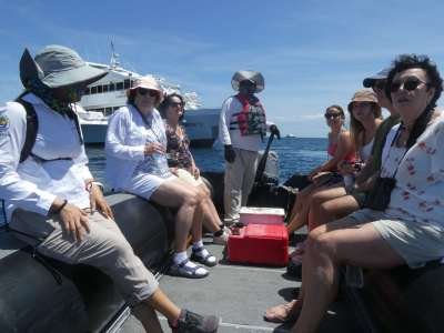 BARTOLOME DAYTRIP: Dinghy on its way to an excursion