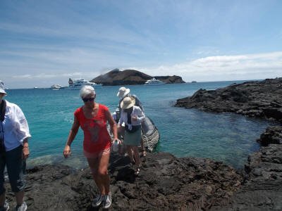 BARTOLOME GALAPAGOS DAY TRIP: excursion ont the Bartolome Pahoehoe lava field