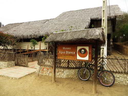 PARQUE NACIONAL MACHALILLA: UBICACIÓN Y FLORA Y FAUNA: El museo  arqueológico de Agua Blanca. 