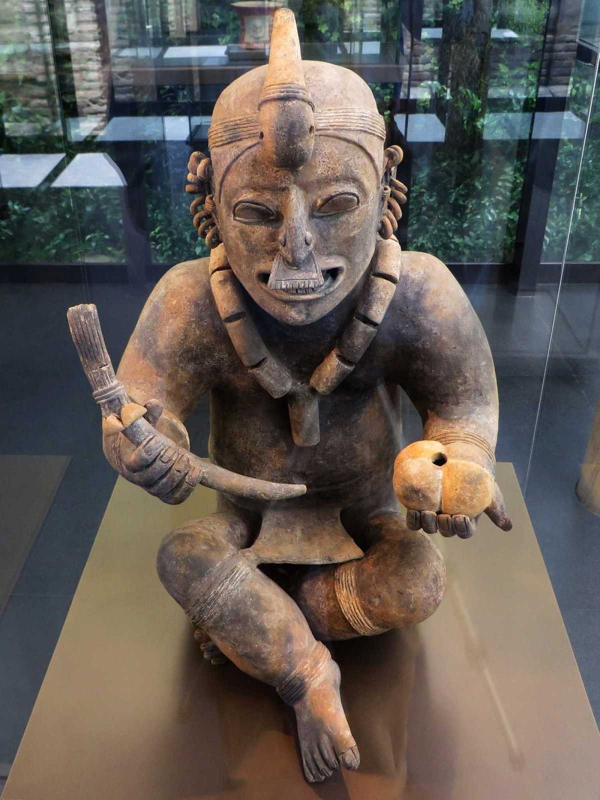 Ceramic figure at the Alabado Museum